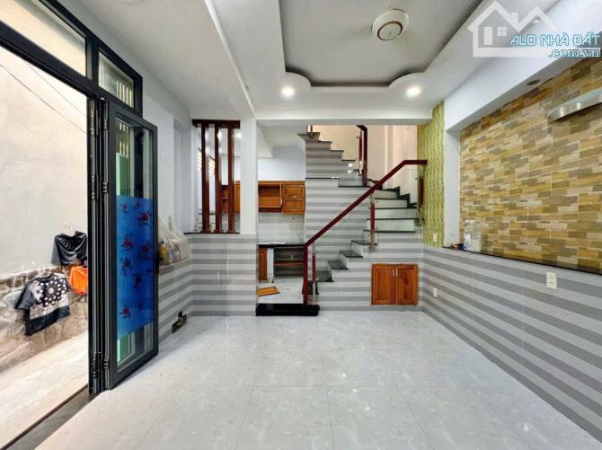 NHÀ MỚI - SÁT MẶT TIỀN - 3 TẦNG - 30M2 - GẦN CHỢ BÀ CHIỂU - NHỈNH 3 TỶ - 1