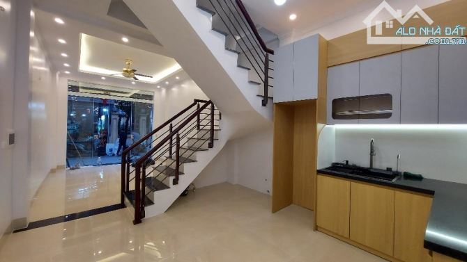 NGỌC HỒI, CÁCH 1 NHÀ RA QUỐC LỘ 1A, 39M2 5 TẦNG MỚI GIÁ 5,4 TỶ - 1
