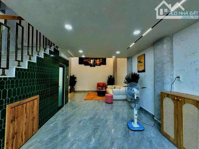 Khu VIP Sân Bay ! Nhà 38m2 Lam Sơn xây 1 trệt 2 lầu, tiện cho thuê. Giá chỉ 2 tỷ 260. - 1