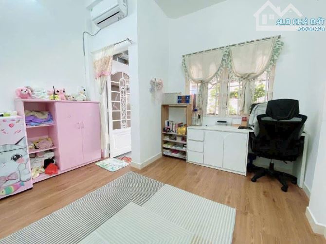 --Bán nhà hẻm 958 đường Lạc Long Quân, P.8 Tân Bình, 4*17, nở hậu - 1