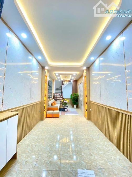 NHÀ MỚI ĐẸP PHỐ NGUYỄN KHOÁI – KINH DOANH - Ô TÔ ĐỖ CỬA – 30 M2 – 3 TẦNG – 3,6 TỶ - 1