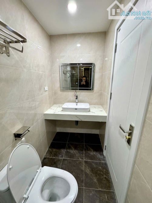 Bán nhà gần trường ĐH , Xuân Thuỷ, Dịch Vọng Hậu, Cầu Giấy.Thang máy. ô tô. Giá: 22,5 Tỷ - 2