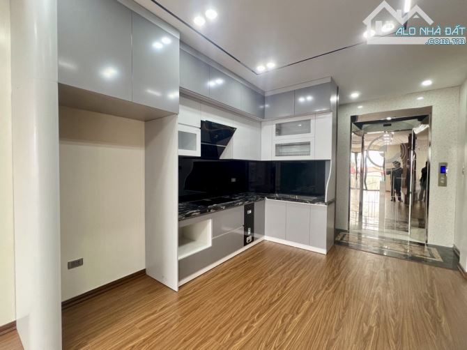 Bán nhà Nguyễn Văn Cừ 6 tầng thang máy, oto đỗ cửa, gần phố giá hơn 11 tỷ - 2