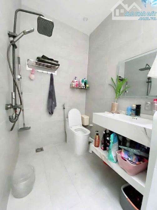 --Bán nhà hẻm 958 đường Lạc Long Quân, P.8 Tân Bình, 4*17, nở hậu - 2
