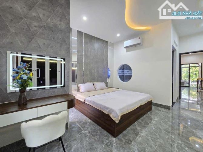 Bán Nhà 3Tầng-2 Mặt Tiền Đường Núi Thành-DT 200m2 -Ngay Khu Trung Tâm Sầm Uất- Giá 24,5 tỷ - 2
