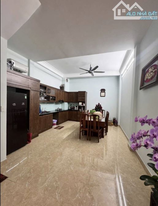 Siêu phẩm Trương Định - Ngõ Thông - Ô tô qua cửa - Gần phố - Dân xây - 71M chỉ 12.x tỷ - 2