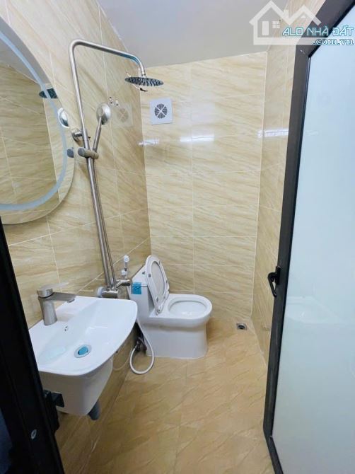 Bán nhà 5 tầng Lĩnh Nam, Hoàng Mai - 28m2, 5,2 tỷ - Vị trí vàng, nhà đẹp, sổ đỏ - 3