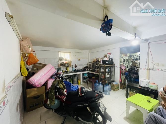 NHÀ GIÁ RẺ QUẬN 7 LÔ GÓC Đ NGUYỄN VĂN QUỲ.KẾ P M H.DT: 109M2 .2 TẦNG.NG 6.4 M .GIÁ 6.5 TỶ. - 3