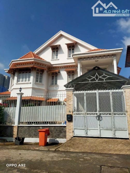 Cần bán gấp căn villa góc 2 mặt tiền trục đường chính khu compound Thảo Điền - 3