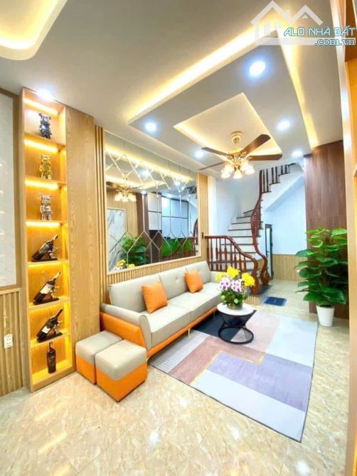 NHÀ MỚI ĐẸP PHỐ NGUYỄN KHOÁI – KINH DOANH - Ô TÔ ĐỖ CỬA – 30 M2 – 3 TẦNG – 3,6 TỶ - 3