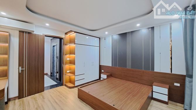 Bán nhà Thạch Bàn,Long Biên 6 tầng,40m,mt4.5m oto đỗ cửa nhỉnh 8 tỷ - 3