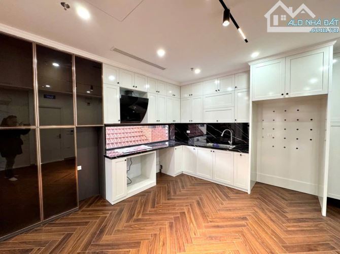 Bán nhà gần trường ĐH , Xuân Thuỷ, Dịch Vọng Hậu, Cầu Giấy.Thang máy. ô tô. Giá: 22,5 Tỷ - 4