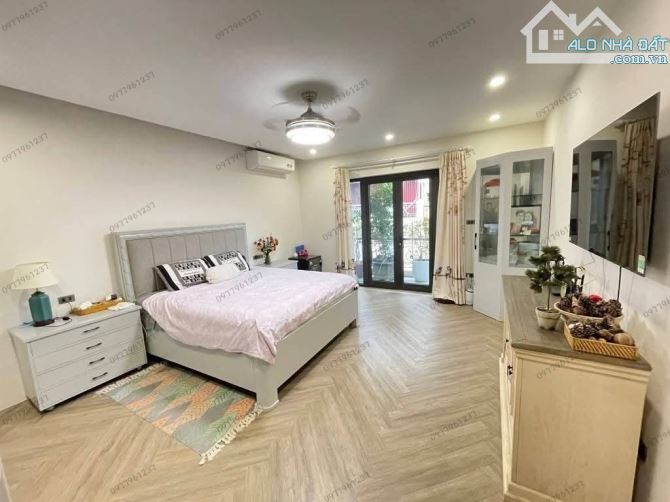 BÁN NHÀ HOÀNG QUỐC VIỆT 60m2 × 5T × MT 5m. PHÂN LÔ - GARA Ô TÔ 7 CHỖ - DÂN TRÍ CAO - 4