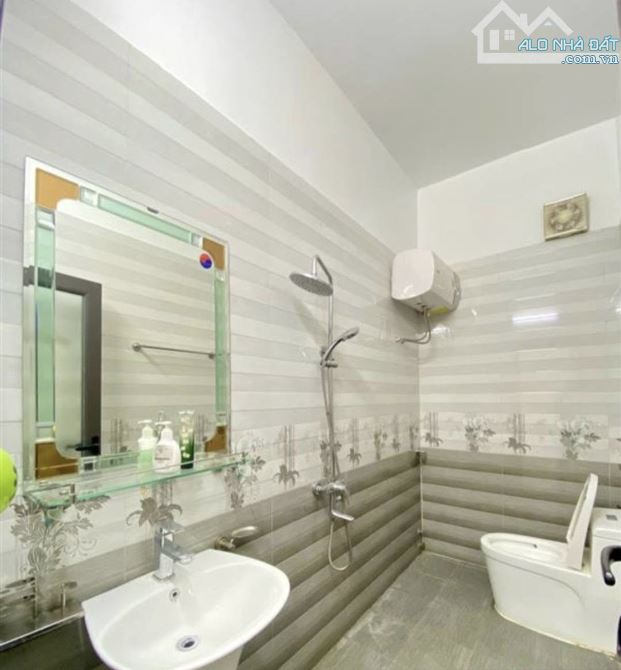 Bán gấp nhà 3,5 tầng Đông Trà, Dư Hàng Kênh, Lê Chân 52m2, giá 4,2 tỷ - 4