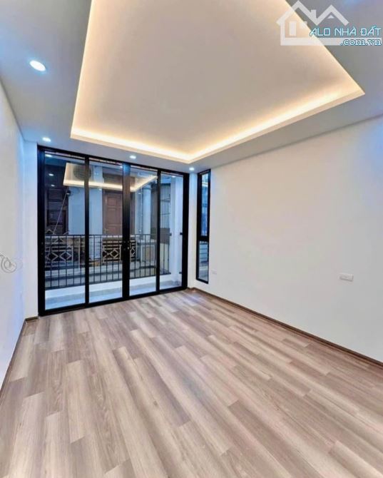 CHỦ GỬI BÁN NHÀ 2 THOÁNG ,NGÕ Ô TÔ, 5 TẦNG NHỈNH 6 TỶ TẠI CỔ LINH - LONG BIÊN - 4