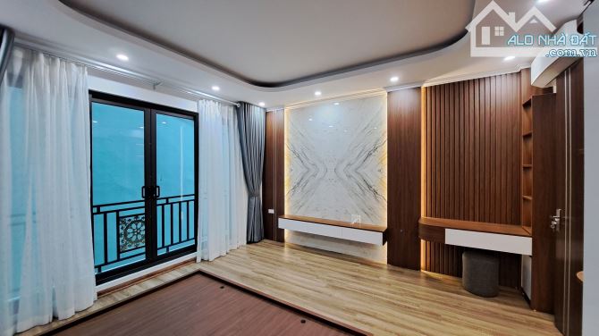 Bán nhà Thạch Bàn,Long Biên 6 tầng,40m,mt4.5m oto đỗ cửa nhỉnh 8 tỷ - 4