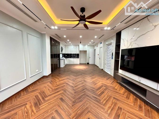 Bán nhà gần trường ĐH , Xuân Thuỷ, Dịch Vọng Hậu, Cầu Giấy.Thang máy. ô tô. Giá: 22,5 Tỷ - 5