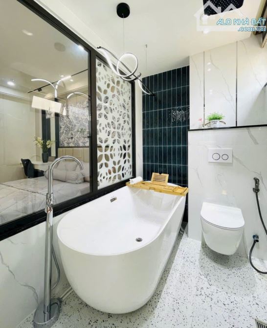 BÁN GẤP NHÀ CAO ĐẠT,QUẬN 5-GIÁ:4,31TỶ/69m2(4,6x15m).NHÀ 4 TẦNG CÓ THANG MÁY.ĐANG CHO THUÊ - 5