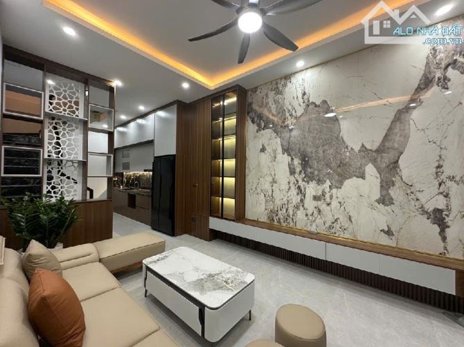 CĂN NHÀ QUÁ ĐẸP, GIÁ TỐT, BÁT KHỐI 38M2, 05 TẦNG, 5,8 TỶ - 6