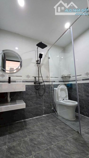 Bán tập thể phố Hoàng Cầu, Đống Đa - 120m - 3ng.3wc - 7