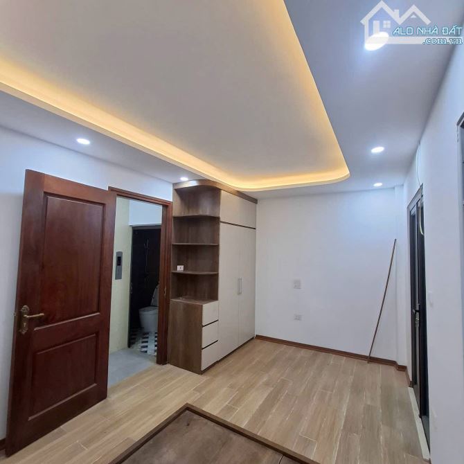 Bán gấp nhà Víp mới,  thang máy ,:32 m2 – 5 tầng, MT 5,5m, Quan Nhân Thanh Xuân. 6,7 tỷ - 7