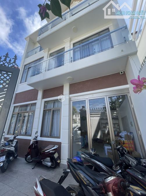 CHỦ CẦN BÁN BIỆT THỰ KHU PHƯƠNG NAM - PHƯỜNG 8 - VŨNG TÀU - KT 11,8x18M - GIÁ CHỈ 23 TỶ