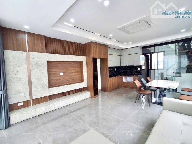 BÁN NHÀ KHU NGUYỄN SƠN, LONG BIÊN, 40m2, 6 tầng, Gara, Thang máy, Full nội thất, hơn 9 tỷ.