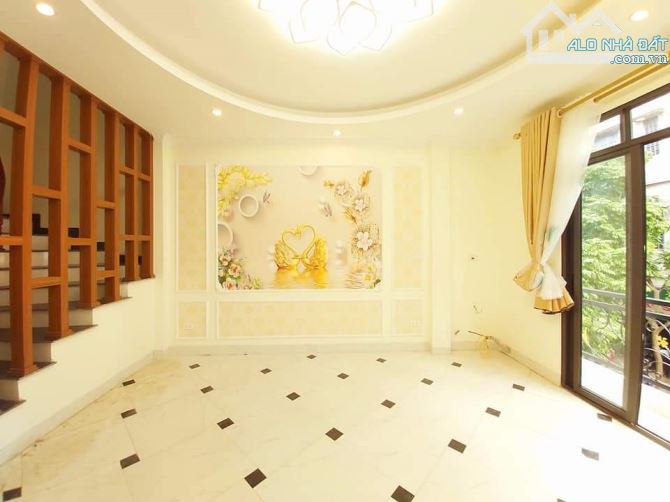 Bán nhà Ô tô tránh, Kinh doanh, Thang máy 42m2*7T giá 20.5 tỷ Nguyên Hồng, Đống Đa