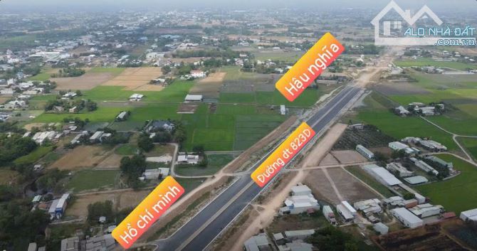 ĐẤT TRỤC ĐƯỜNG 36M NGAY VINGROUP ĐỨC HÒA GIÁ CHỈ 9 TRIỆU/M2 , SỔ HỒNG RIÊNG