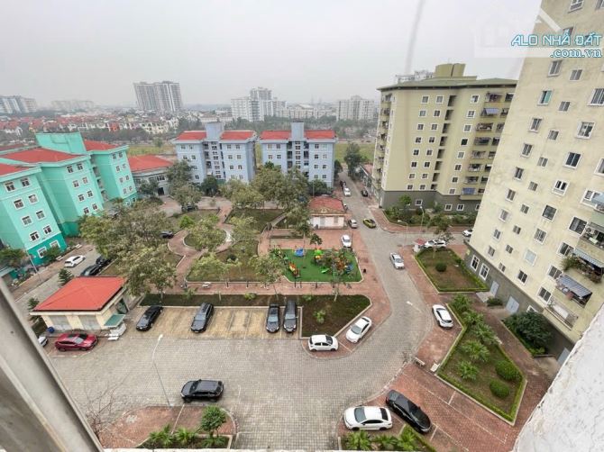 CĂN HỘ CHUNG CƯ KDT VIỆT HƯNG 3 PN 2 WC TẦNG CAO VIEW ĐẸP DT 100M2 GIÁ 4.5 T Ỷ.