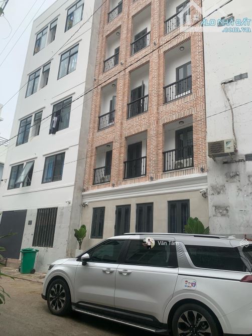 Ngay Đại Học Hutech ! Căn Góc 2 Mặt Thoáng , DT: 4,5x17m + 5 TẤM , 9 Phòng , HĐT 45 tr/thg