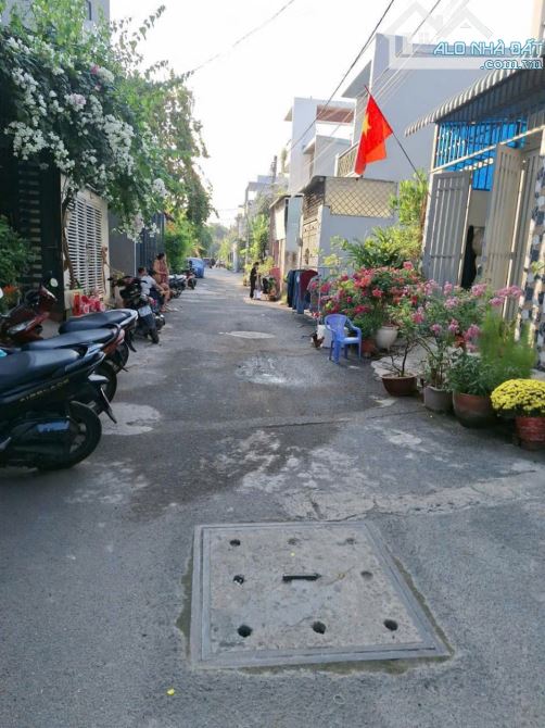 CHÍNH CHỦ GỬI LÔ ĐẤT DT 56M (4x14) KHU VỰC XÂY DỰNG TỰ DO,HẺM XE HƠI,NGAY NGUYỄN DUY TRINH