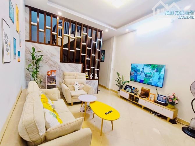 Bán nhà lô góc Bùi Xương Trạch, 50m², 5 tầng, MT 4m – Ngõ 3 gác, giá 7.97 tỷ