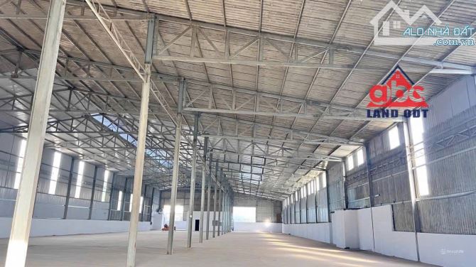 Cho thuê nhà xưởng 3000m2 chỉ 70triệu / tháng .Có sẵn nguồn điện 3F ,sân đỗ xe ...