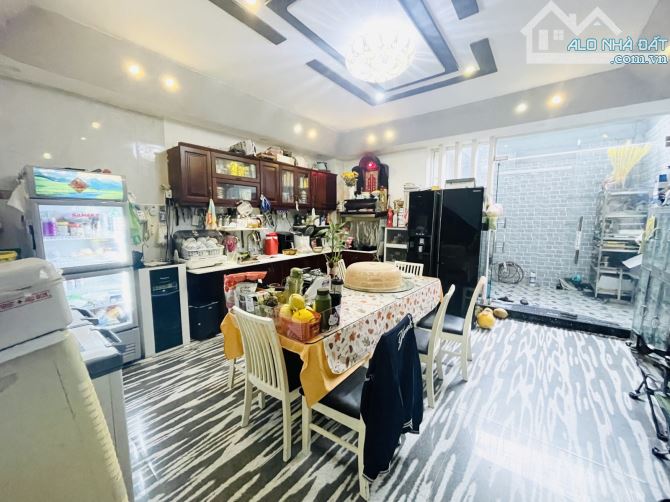 Dương các lợi Thị trấn nhà bè