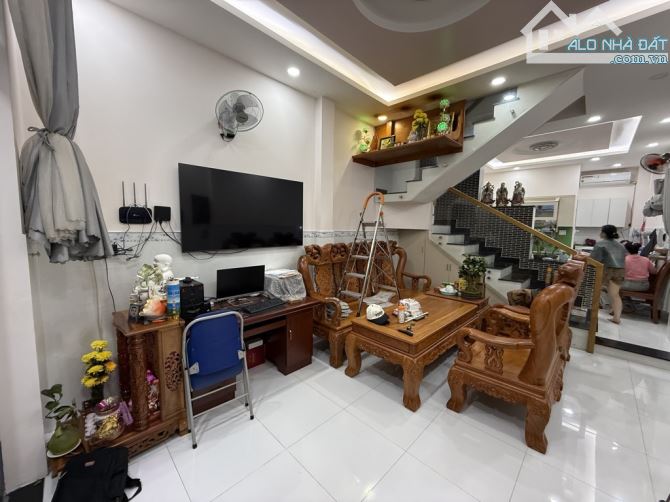 Lô góc mặt tiền - 3 tầng - Gần tuyến Metro, Global City
