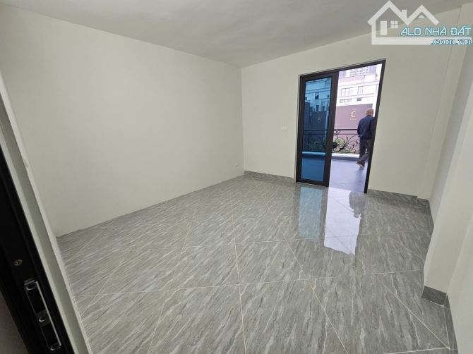 Bán nhà Tam Trinh giá 7.8 tỷ, diện tích 50m2, 5 tầng, mặt tiền 5m