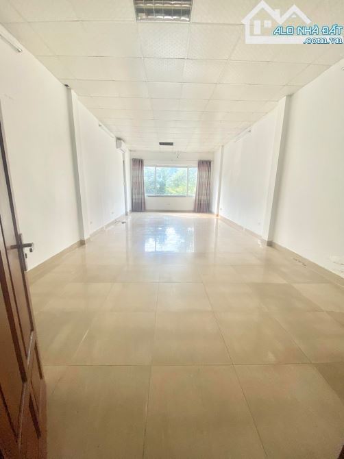 CHO THUÊ VĂN PHÒNG TẠI DƯƠNG KHUÊ 70M2 GIÁ 8TR /THÁNG VIEW KÍNH OTO TRÁNH NHAU - 1