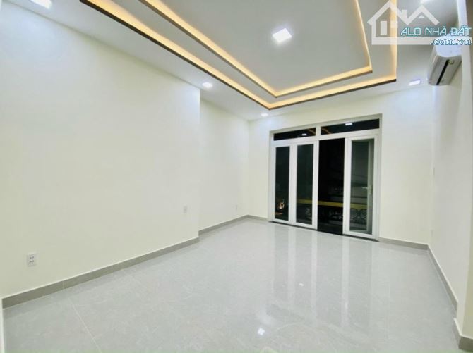 🏡 Sát mặt tiền khu Hoàng Văn Thụ - Nhà 2 tầng (2PN+3WC) - 60m2 (4.2x16). - 1