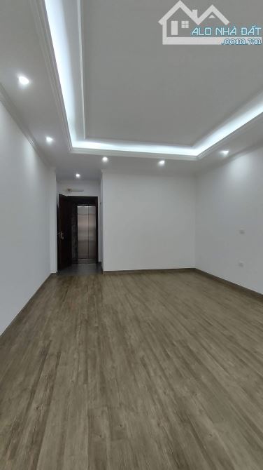 NHÀ ĐẸP PHÙNG CHÍ KIÊN 18.2 TỶ 52m2 8T THANG MÁY MT 4.3m GARA Ô TÔ KINH DOANH 10m RA PHỐ - 1