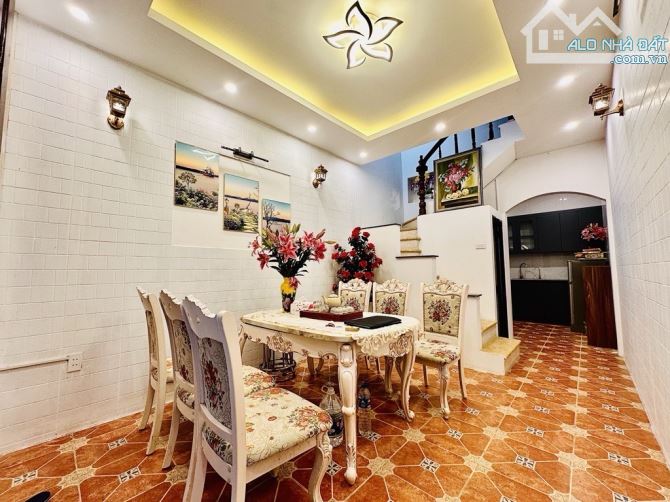 Bán nhà đường Láng, Đống Đa. 30m2, 4 tầng. Nhà đẹp, gần đường ô tô, 5 tỷ 7x - 1