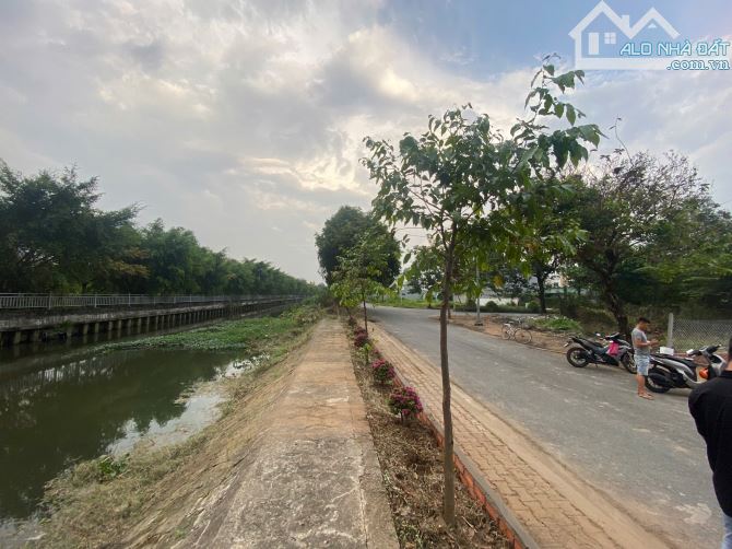 BÁN LÔ ĐẤT VIEW SÔNG SG,MT ĐƯỜNG NHỰA 8M, FULL THỔ CƯ,SỔ RIÊNG - 352M2(16x22), GIÁ 35TR/M2 - 1