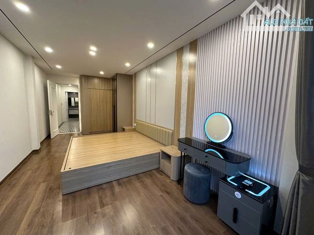 HIẾM, NHÀ TDC CỰ KHỐI LONG BIÊN 40m2, 7 TẦNG THANG MÁY VỈA HÈ LÔ GÓC KINH DOANH 9.4 Tỷ - 2