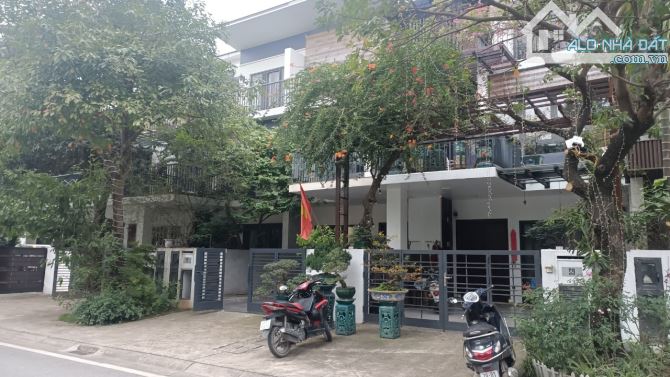 CC cho thuê căn BT 230m2, 3 tầng đầy đủ nội thất tại Gamuda gardens, Giá 44tr/tháng - 2