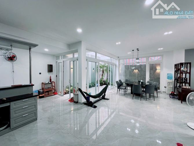 Bán nhà ngay trung tâm Vip Q.6 MT Minh Phụng -5.5x21m XD Hầm 7 tầng - giá 27 tỷ. - 2