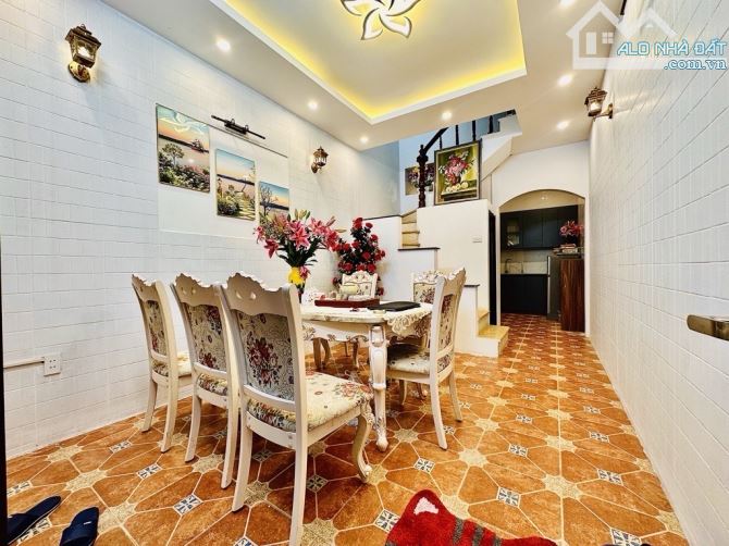 Bán nhà đường Láng, Đống Đa. 30m2, 4 tầng. Nhà đẹp, gần đường ô tô, 5 tỷ 7x - 2