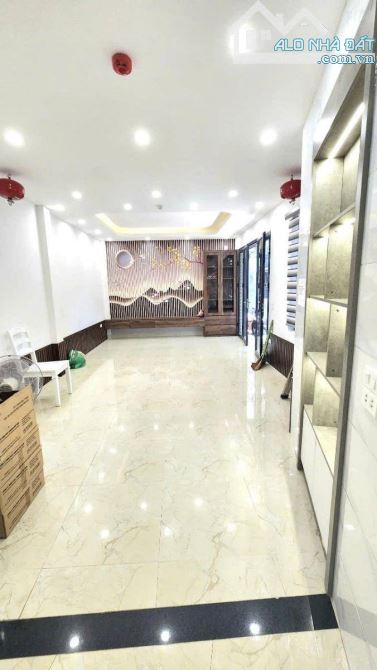 Siêu Vip! Phân Lô mặt tiền khủng Trần Quý Kiên, 84m2x5T, KD đẳng cấp, vỉa hè đá bóng - 2