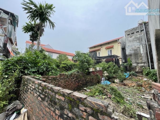 Đất Cự Khối - Trong đê - Ngõ thông - Ô tô đỗ cửa - Chỉ 4.9 tỷ - 2