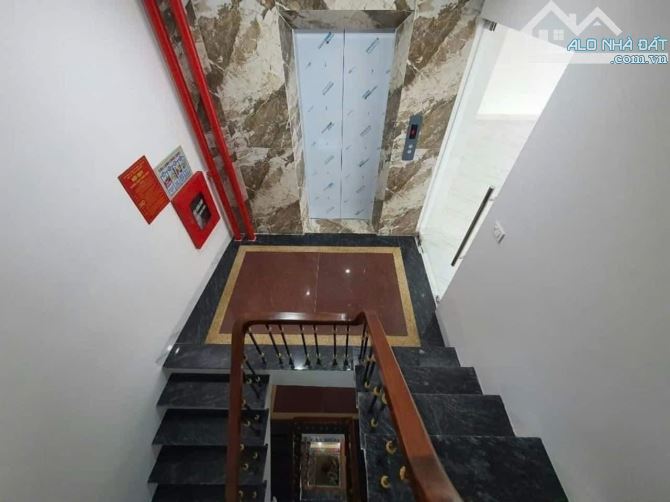 Bán nhà phố Hoàng Quốc Việt 121m 8T vỉa hè ô tô tránh căn góc MT 6.2m - 2