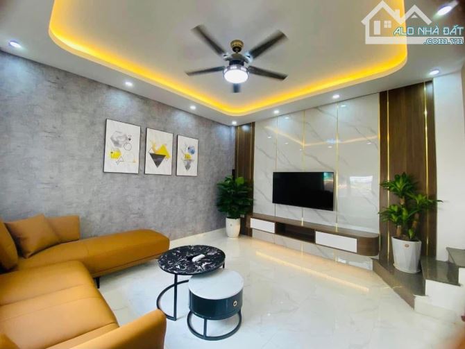 Bán gấp nhà Lê Thanh Nghị, 50m2 giá 11 tỷ, ô tô ngủ trong nhà, Hai Bà Trưng - 3